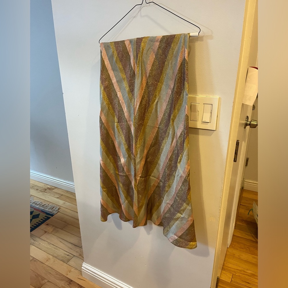 Zara midi skirt, gorgeous colors, touch of gold throughout.